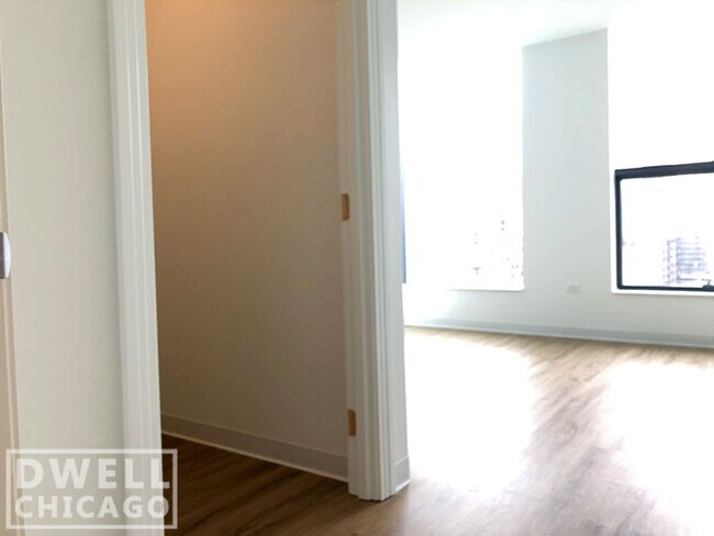 Photo - 816 W Van Buren St Unit 1