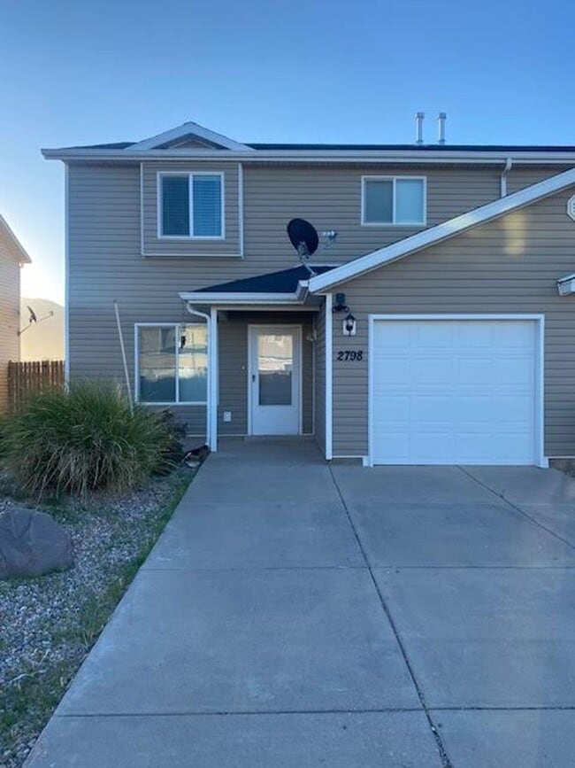 Building Photo - 3 Bedroom, 2.5 Bathroom Twin Home in Gemini Meadows