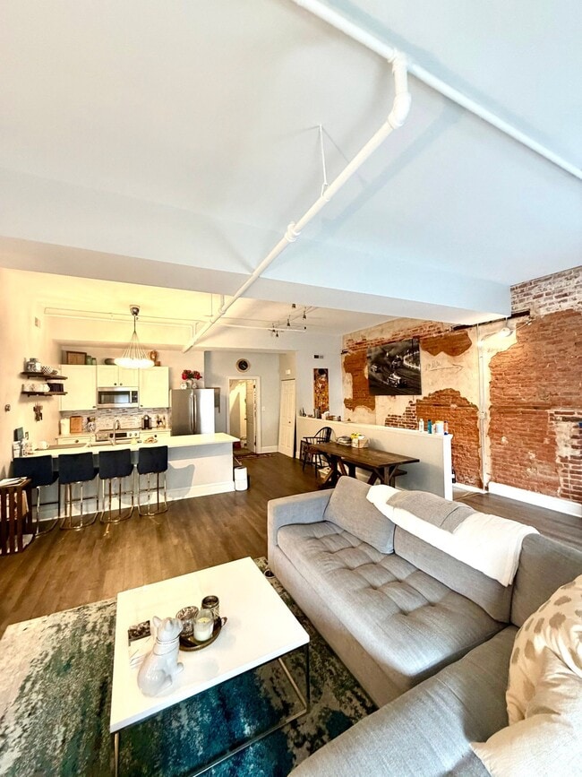 Building Photo - 231 N Shippen St Unit 224