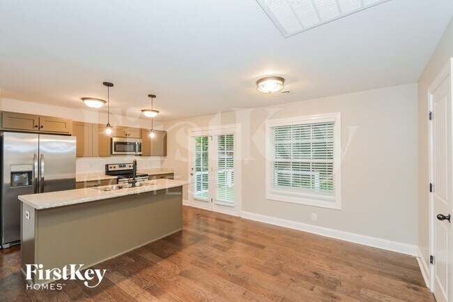 Photo - 450 Galvin Dr