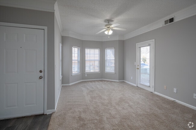 2BR, 2BA - Bentley - 1,175SF - Living Room