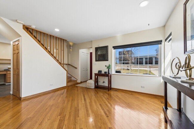 Photo - 23 W Algonquin Rd