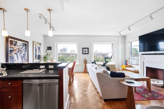 Building Photo - 48 Beacon St Unit 9f