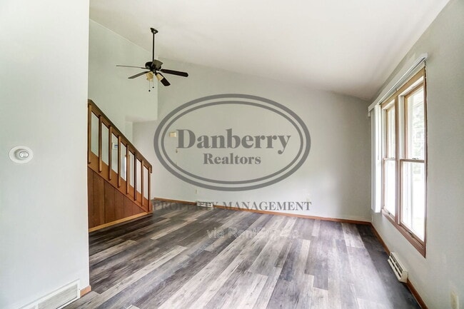 Photo - 3164 Kylemore Rd