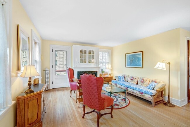 25 Langdon St Unit B