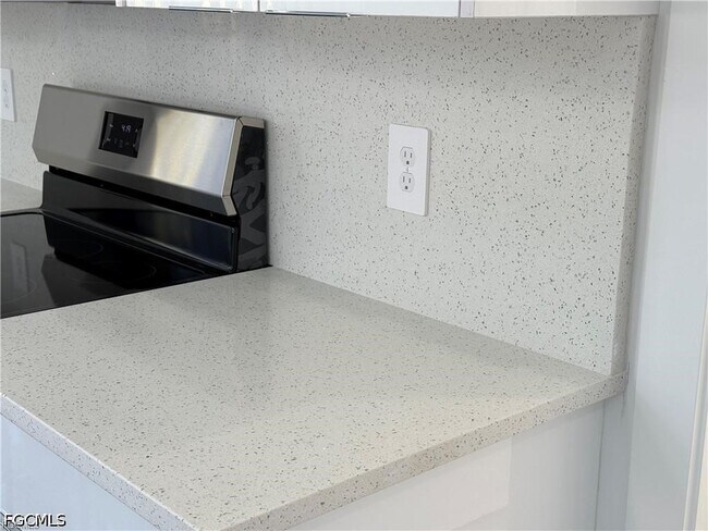 Photo - 207 W 15th St