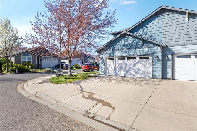 Photo - 2350 Finch Ln