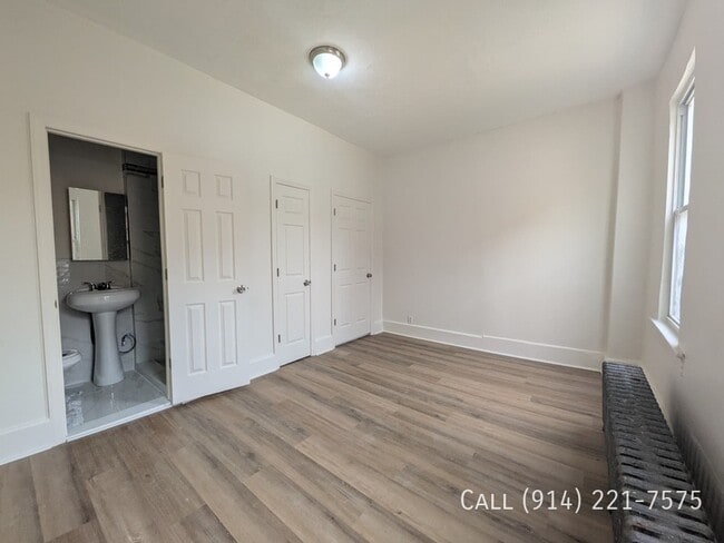 Building Photo - 26 Vineyard Ave