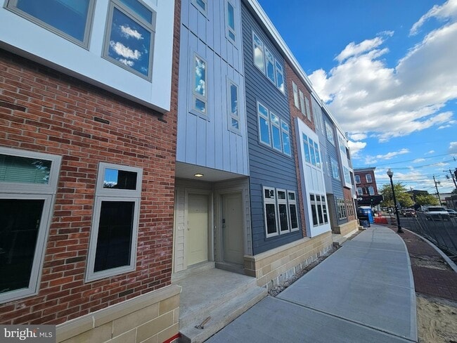 Building Photo - 200 Hamilton Ave Rental