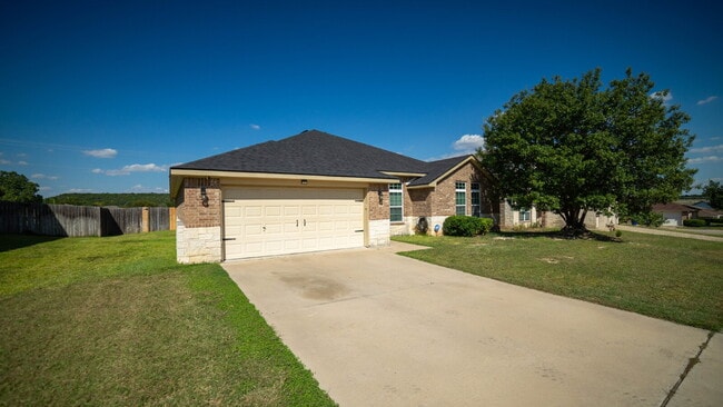 Photo - Beautiful 4-Bedroom Home with Spacious Bac...
