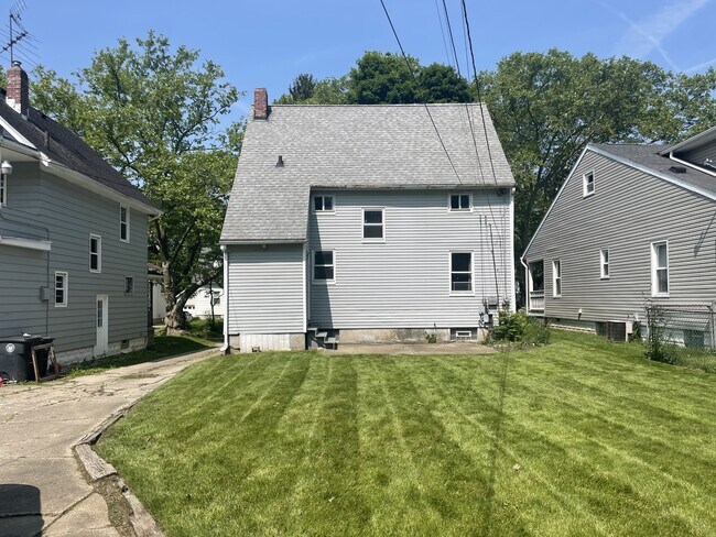 Photo - 1353 Grant St