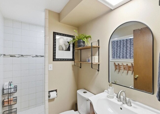 Photo - Beautiful 3 Bed 3 Bath located on Military Hill!