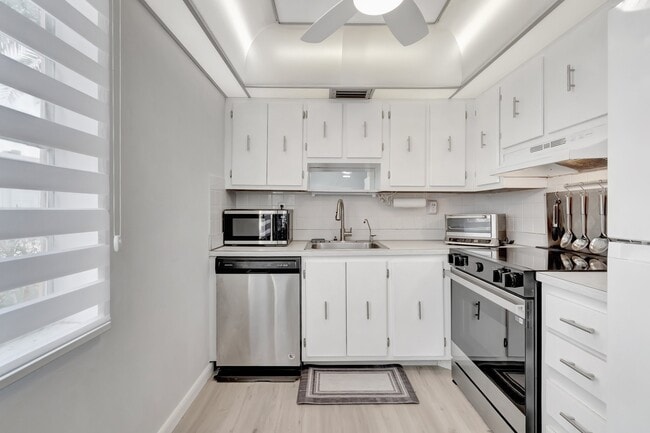 Photo - 481 Burgundy P Unit K