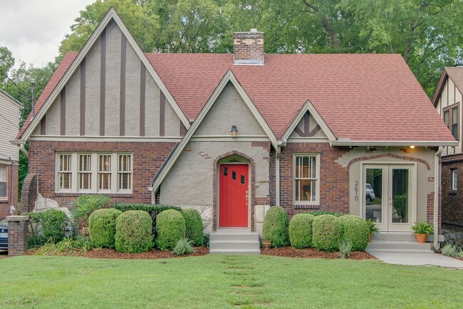 Building Photo - 2610 Woodlawn Dr