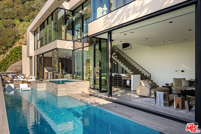 Photo - 8777 Hollywood Blvd