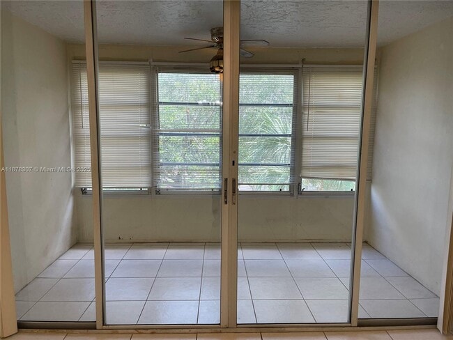 Photo - 9461 Evergreen Pl Unidad 403