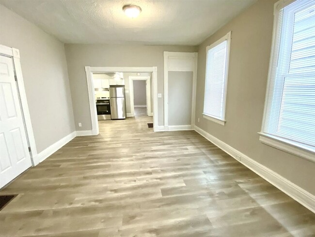 Photo - 313 E 16th St