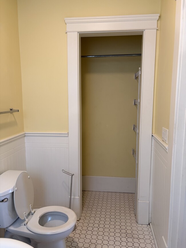 Photo - Studio Suite Available Immediately – Hathaway Apartments Unit 22