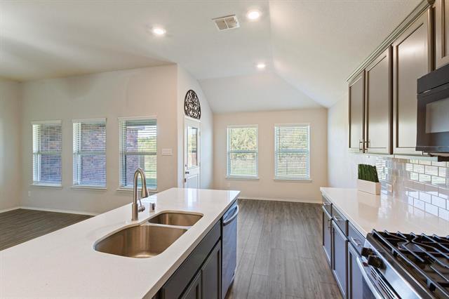 Photo - 1460 Acmite Ave