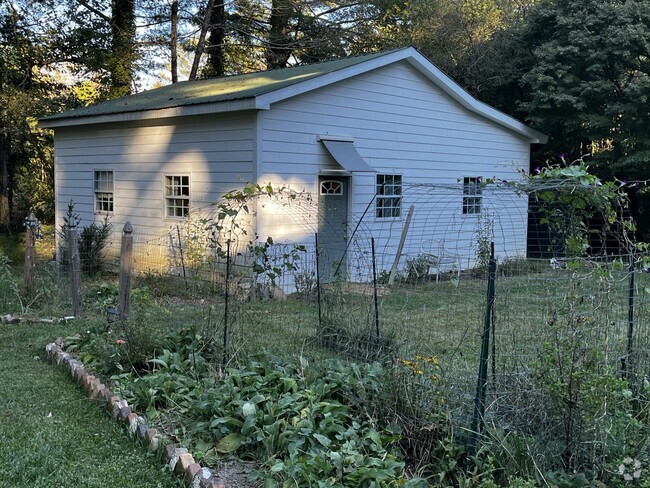 Building Photo - 2810 Greenville Hwy Rental