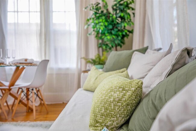 Photo - 1611 Michigan Ave Unit 17