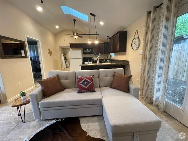 Building Photo - 75 Pedernales St Rental