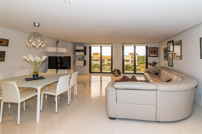 Photo - 8877 Collins Ave Unidad 604