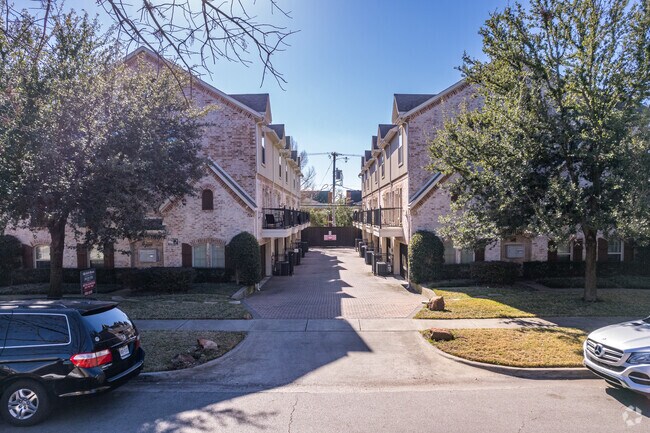 Photo - 3439 McFarlin Blvd