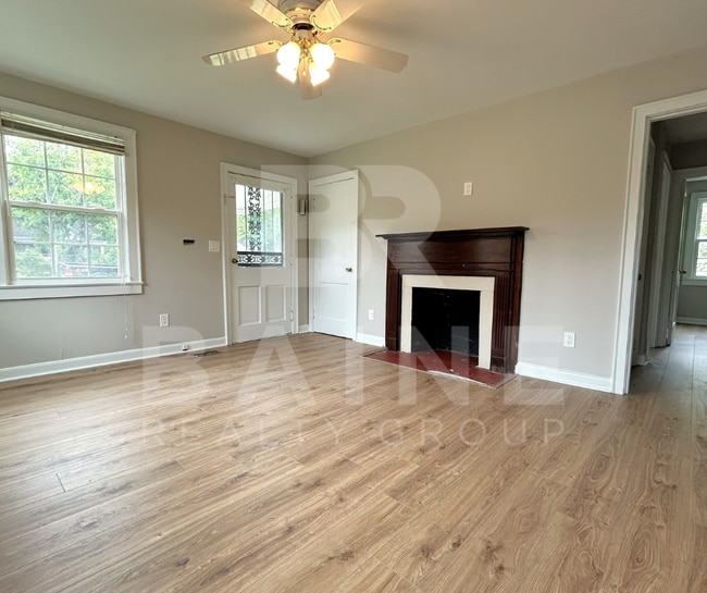 Photo - 2131 Woodbine Ave