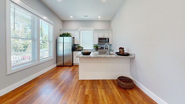 1401 Forest Ave