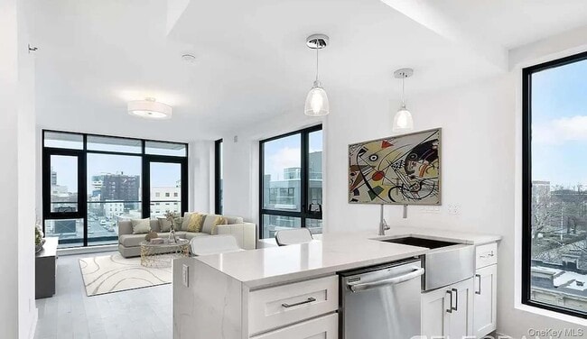 Building Photo - 41-04 27th St Unit 4-B