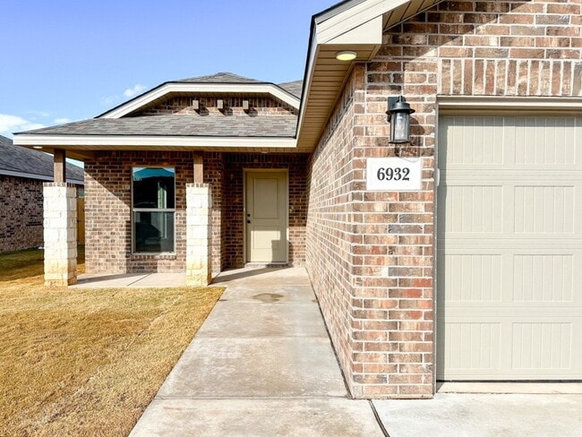 Building Photo - 3-Bedroom Home in West Lubbock!