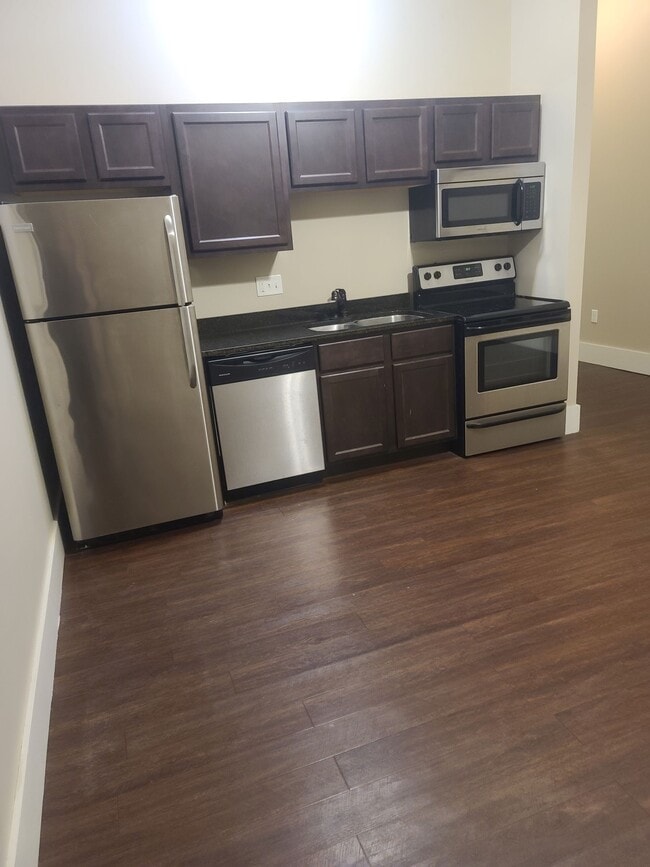 Building Photo - 411 N Brady St