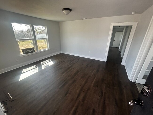 Photo - 1742 Victoria St