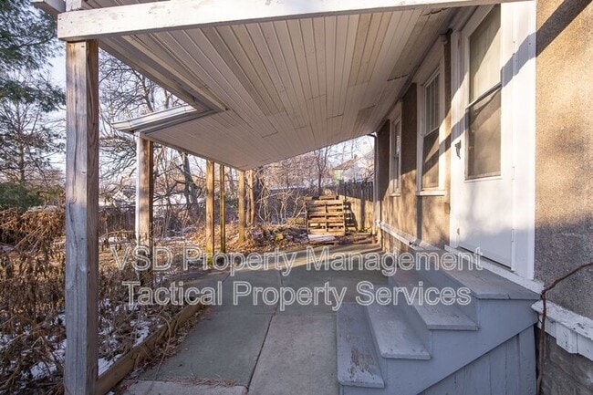 Photo - 2078-2018 18th St SW