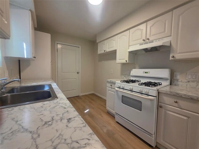 Photo - 104 E Eggleston St