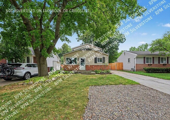 8600 Russell-