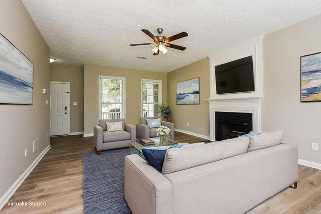 Photo - 107 Chamberlyn Ln