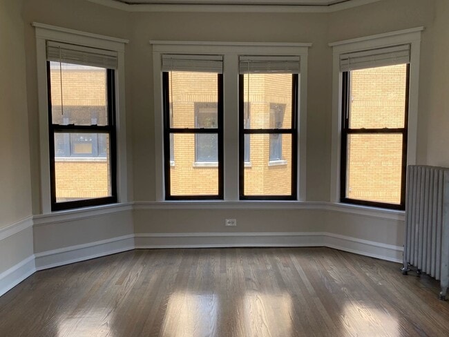 Photo - 2418 N Sawyer Ave Unidad 2W