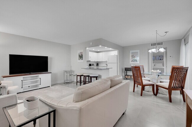 Photo - 646 Flanders N Unidad N