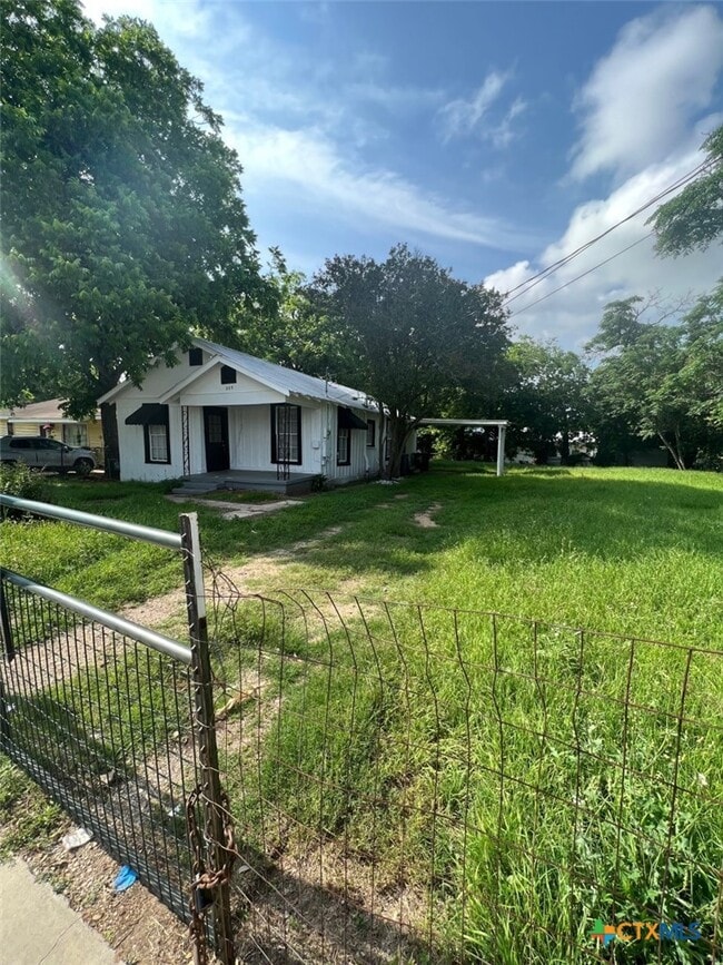 Photo - 225 Lamar St