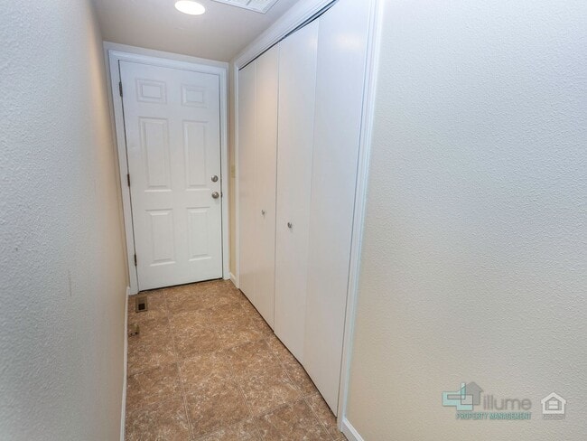 Photo - 3493-3493 Hawthorne Ave NE Unit 3493