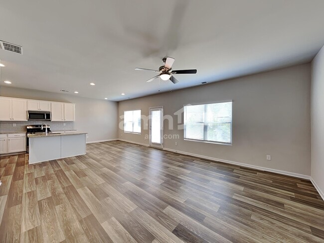 Photo - 373 Winston Cir