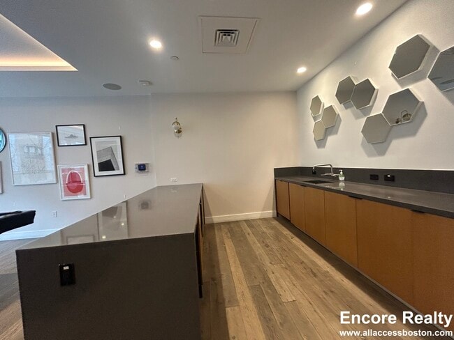 Photo - 65 Brainerd Rd Unidad 75-204