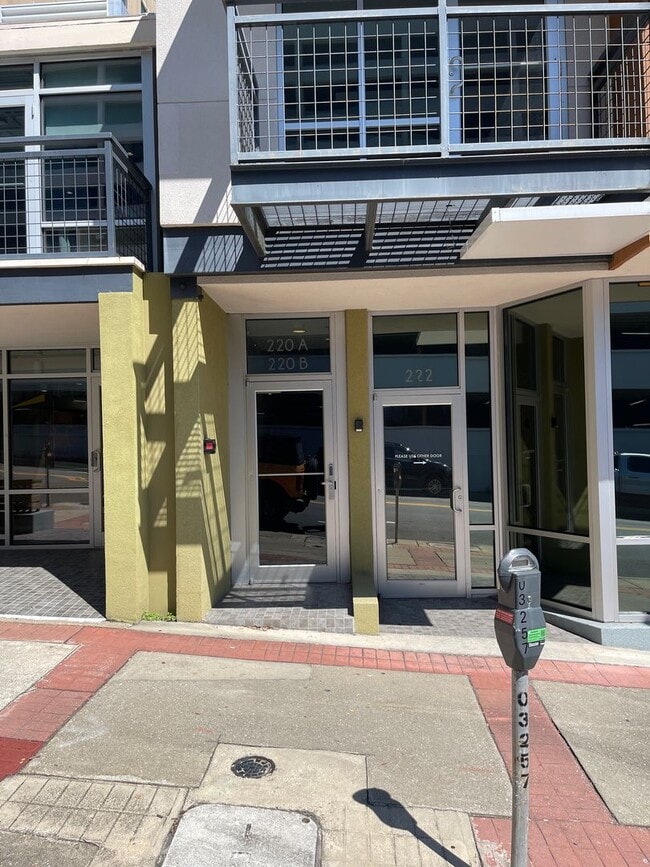 Building Photo - Beautiful Downtown Condo!