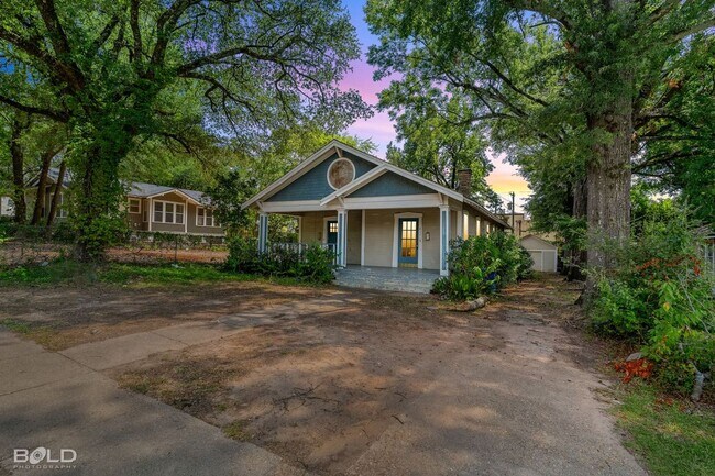 Photo - 411 Rutherford St