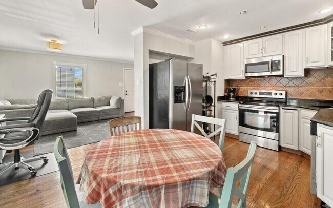 Photo - 19602 Labelle Ct