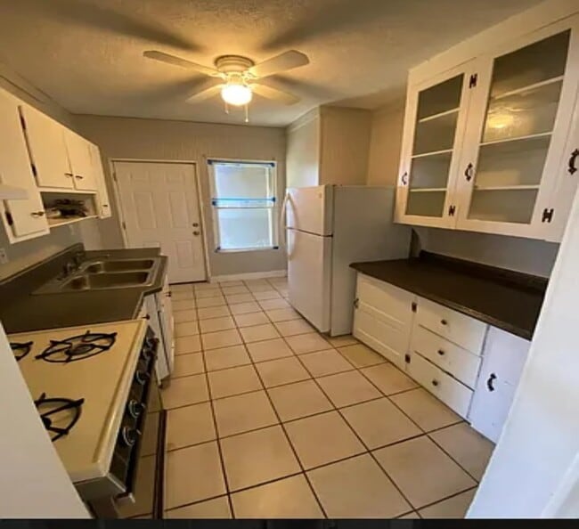 Building Photo - 9701 Denison Ave Unit Down Rear Rental