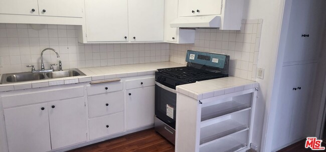 Building Photo - 6538 Sepulveda Blvd Rental
