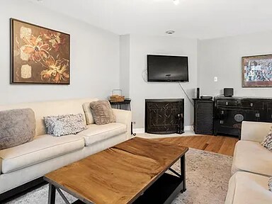 Photo - 3 bedroom in Chicago IL 60614
